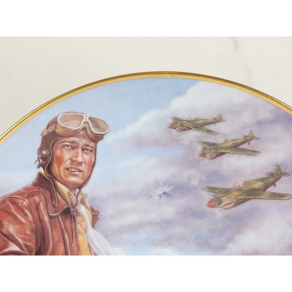John Wayne Flying Tigers Wall Decor Plate 1993 Porcelain 9 1/4 Gold Trim USA Vtg - Picture 5 of 12